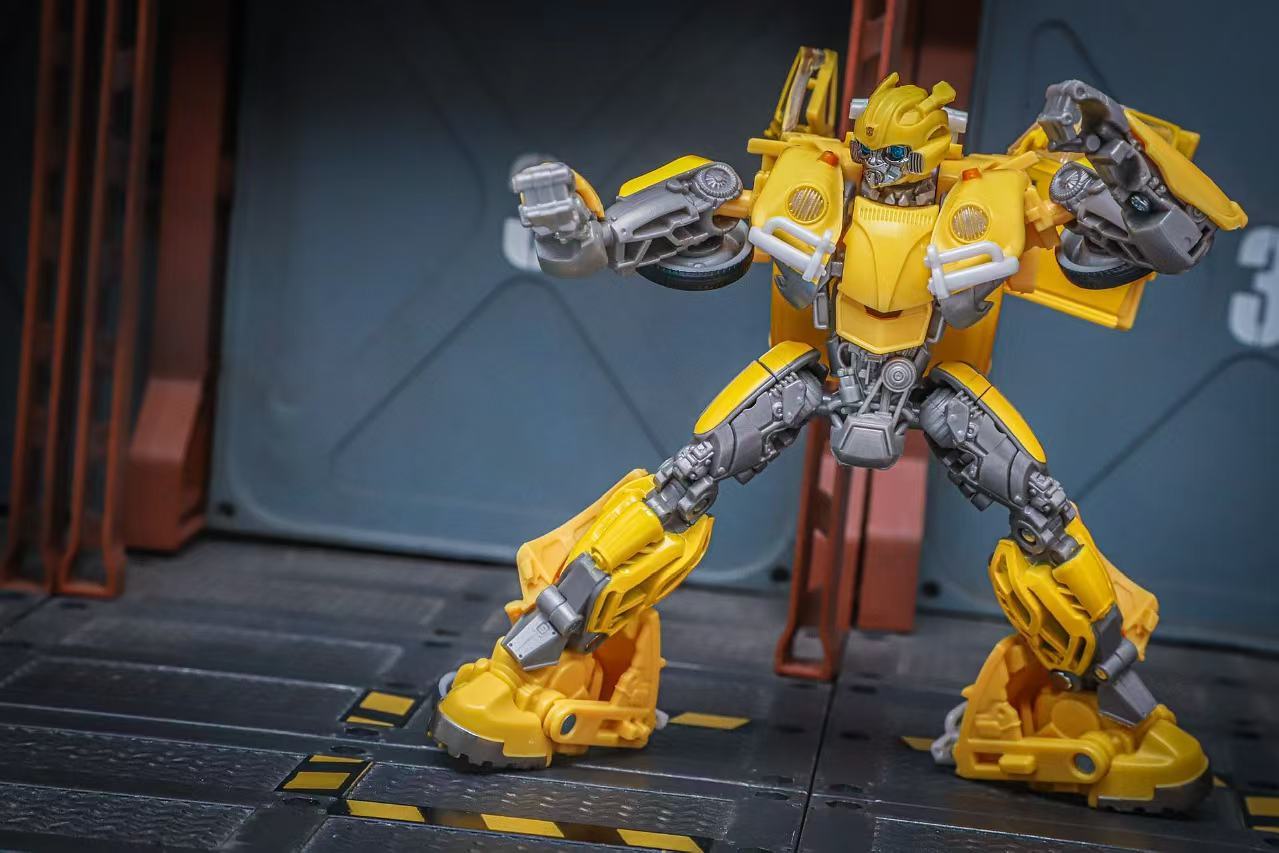 Bumblebeelovesyou バンブルビー Amazon.co.jp: トランスフォーマートイズスタジオシリーズ